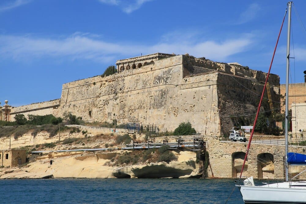 Pevnost Rinella a Rinella Bay, Malta